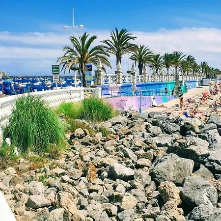 Frente Al Mar 카스트로우르디알레스