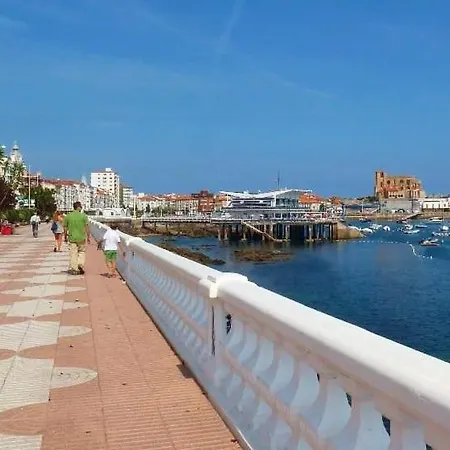 Frente Al Mar * 카스트로우르디알레스